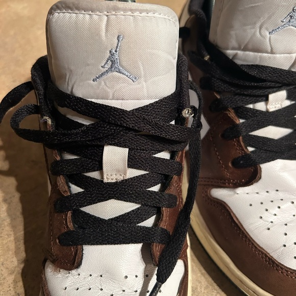 Nike Kids Brown and White Sneakers - Picture 6 of 6